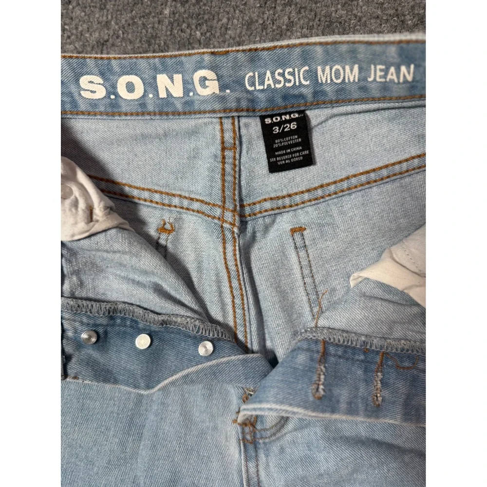 S.O.N.G. Classic Mom Jeans Size 3/26‎ Light Wash Distressed Ripped Denim